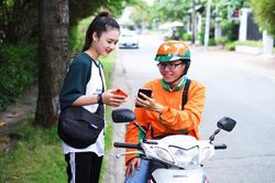 Ứng dụng gọi xe 'tự động' thêm phụ phí, người tiêu dùng cần lưu ý gì?