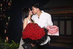 Phản ứng bất ngờ của Hòa Minzy khi Văn Hậu cầu hôn Doãn Hải My