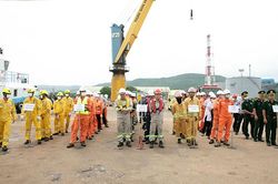 Công ty Nhiệt điện Nghi Sơn phối hợp với Cảng Tổng hợp Quốc tế Nghi Sơn diễn tập Ứng phó sự cố tràn dầu trên cảng biển
