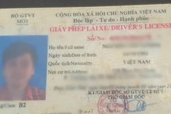 Có được dùng bằng lái ôtô thay cho bằng xe máy?