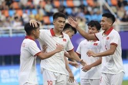 Bóng đá nam ASIAD 19: Thắng đậm Olympic Mông Cổ, đội tuyển Olympic Việt Nam vươn lên dẫn đầu bảng B