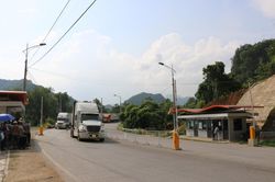 Xe hàng chờ xuất khẩu tại các cửa khẩu Lạng Sơn giảm còn 686 xe