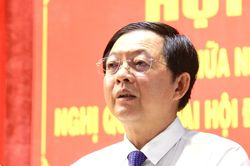 Bí thư Bình Định phát biểu khai mạc hội nghị sơ kết giữa nhiệm kỳ, khóa XX
