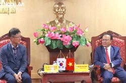 Đồng chí Nguyễn Nam Đình tiếp Đoàn công tác của Liên đoàn Công đoàn tỉnh Gyeonggi, Hàn Quốc