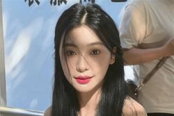 Hot girl mạng 20 triệu fan đóng vai kinh điển của Lưu Diệc Phi, nhan sắc ra sao mà bị chê kém xa 'thần tiên tỷ tỷ'?