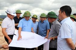 Chủ tịch UBND tỉnh Lê Thành Đô kiểm tra tiến độ Dự án Nâng cấp, mở rộng Cảng hàng không Điện Biên