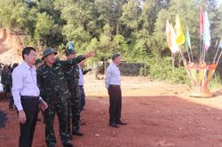 Ông Đinh Văn Thiệu - Phó Chủ tịch UBND tỉnh kiểm tra công tác chuẩn bị diễn tập khu vực phòng thủ tỉnh