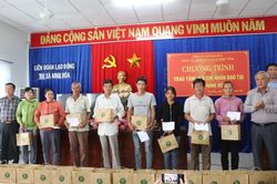 Đảng ủy Khối Doanh nghiệp tỉnh tặng quà cho 46 địa chỉ nhân đạo tại thị xã Ninh Hòa
