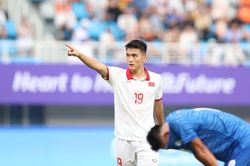 Olympic Việt Nam thắng Mông Cổ, dẫn đầu bảng: Hài lòng một nửa!