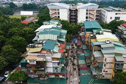 Cận cảnh khu tập thể ngập 'chuồng cọp' ở Hà Nội
