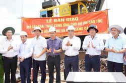 Đồng Tháp cung ứng cát cho dự án cao tốc Cần Thơ – Hậu Giang – Cà Mau