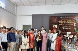 Gặp gỡ nam sinh xuất bản sách song ngữ về di sản văn hóa phi vật thể Việt Nam