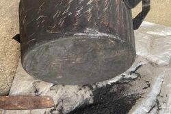 Chuyện thật như đùa: Nhọ xoong nồi được lùng mua với giá lên đến 300 nghìn đồng/kg