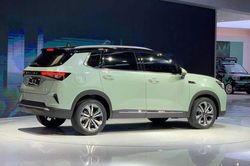 SUV động cơ tăng áp, thiết kế ấn tượng, giá hơn 220 triệu đồng