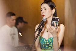 Ngẫu hứng cover nhạc trẻ, Lệ Quyên bị chê: 'Chỉ nên hát Bolero thôi'