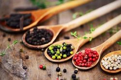Nghẽn dòng vốn, giá tiêu giữ mức 72.500 đồng/kg