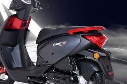Xe ga mới thiết kế cổ điển của Suzuki, giá 24 triệu đồng có đánh bật vị trí Vision?
