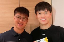 Hoàng Đức xem trận CLB Hà Nội vs Pohang, tin đồn xuất ngoại thi đấu lại rộ lên