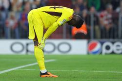 Mắc sai lầm ngớ ngẩn trước Bayern, Onana thẳng thắn nhận lỗi và được khen ngợi
