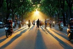 Thời tiết hôm nay cả nước ngày nắng, đêm mưa rào