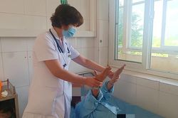 Thiếu nữ tổn thương thần kinh khi mỗi ngày hút 5 bình bóng cười