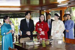Hoàng Thái tử Nhật và Công nương thăm Khu di tích Chủ tịch Hồ Chí Minh