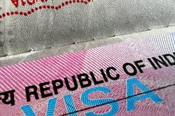 Ấn Độ ngừng cấp thị thực cho người Canada