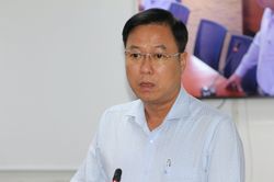 TP.HCM: Gắn thảm cỏ lên trụ điện, tình trạng dán quảng cáo, rao vặt giảm 95%