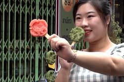 Độc đáo que kem hình rồng và sư tử ở Thái Lan