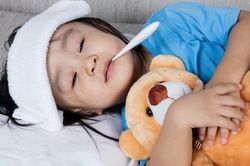 Mách cha mẹ cách xử trí bệnh thường gặp ở trẻ khi bắt đầu đi học