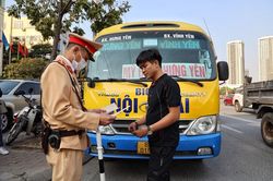Hà Nội: Chỉ hơn một tháng, riêng đội CSGT số 6 đã xử lý đến 520 xe khách vi phạm