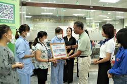 Trao suất quà ý nghĩa tới 3 chị em mắc bệnh tan máu bẩm sinh