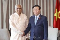Chủ tịch Quốc hội Vương Đình Huệ tiếp lãnh đạo các chính đảng tại Bangladesh