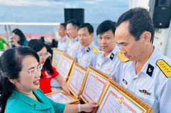 Đoàn công tác TPHCM kết thúc chuyến hải trình thăm chiến sĩ, người dân trên các đảo Tây Nam, nhà giàn DK1