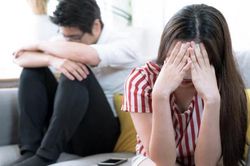 Người chồng đạo đức giả, ở ngoài cực tốt, về nhà đánh vợ