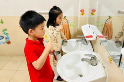 Trường học đối phó thế nào với dịch đau mắt đỏ?