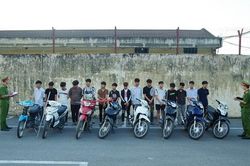 Hà Nam: Bắt giữ nhóm 19 thanh, thiếu niên mang hung khí gây rối trật tự công cộng