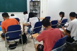 Nhiều địa phương đồng loạt ban hành lệnh cấm dạy thêm