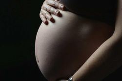 Mang thai có thể làm tăng gấp đôi nguy cơ mắc ung thư vú ở phụ nữ lớn tuổi