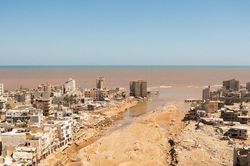 Thành phố ở Libya nhìn từ trên cao sau lũ lụt và những con số tang thương