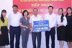 Quận Ba Đình hỗ trợ nạn dân trong vụ cháy chung cư mini