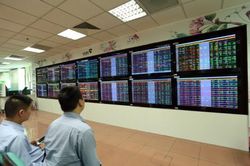 Chứng khoán ngày 22/9: VN-Index sụt giảm trước nhiều thông tin, đồn đoán