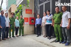 Quên mình vì nhân dân