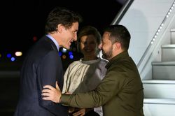 Tổng thống Ukraine Zelensky bất ngờ thăm Canada