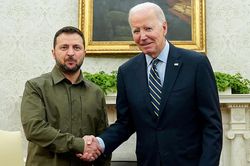 Tổng thống Mỹ Biden tăng viện trợ quân sự, gửi thêm tên lửa đến Ukraine