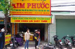 Long An: Cướp tiệm vàng chưa kịp thoát thân, nam thanh niên bị bắt