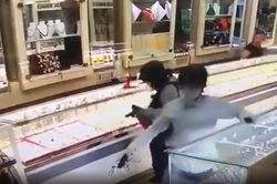 Truy bắt đôi nam nữ mang vật nghi súng cướp tiệm vàng tại TP Cam Ranh
