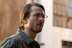 Netflix mua lại phim 'Hit Man' sau LHP Venice