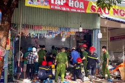 Cửa hàng tạp hóa bốc cháy dữ dội, 1 người bị thương nặng