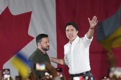 Tổng thống Ukraine thăm Canada khi khó khăn bủa vây